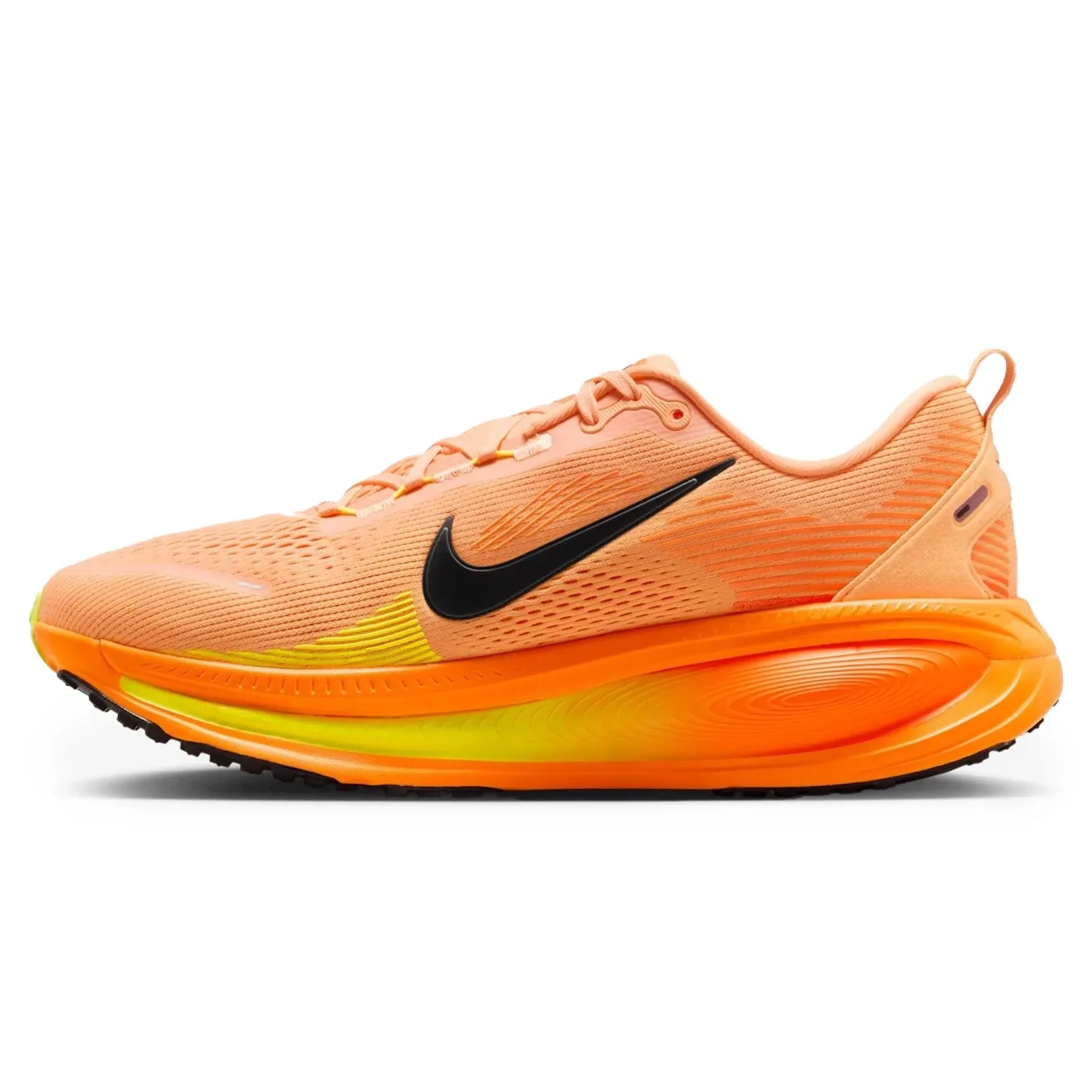 Tênis Nike Vomero 18 Masculino Laranja em ângulo frontal mostrando detalhes RUN e Vomero